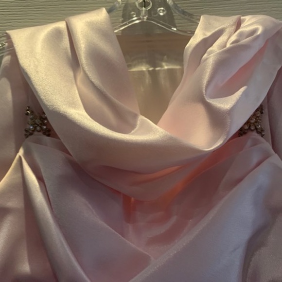 Ladies Evening Dress - Picture 8 of 12